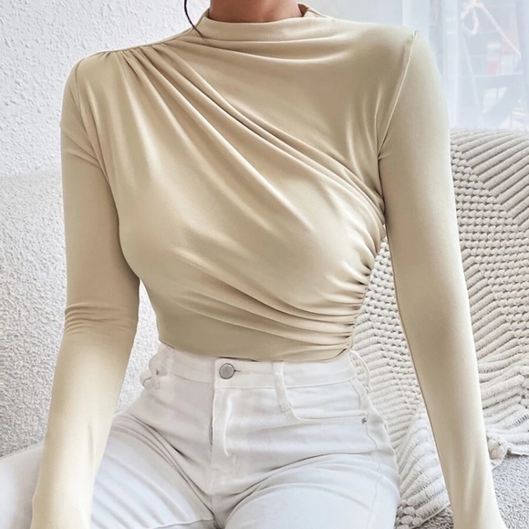 Minimalist Ruched Solid Bodysuit - Picture 4 of 13